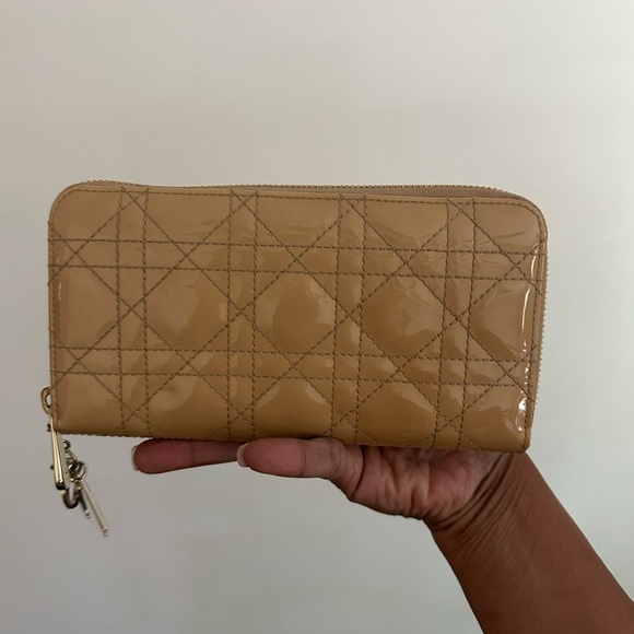 Dior Beige Quilted Women's Wallet - Picture 1 of 8